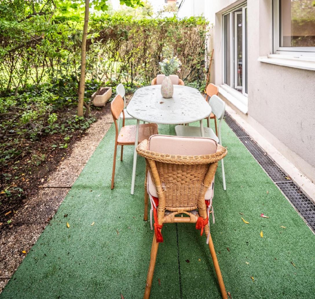 Ferienwohnung Le Havre De Paix A Suresnes Exterior foto