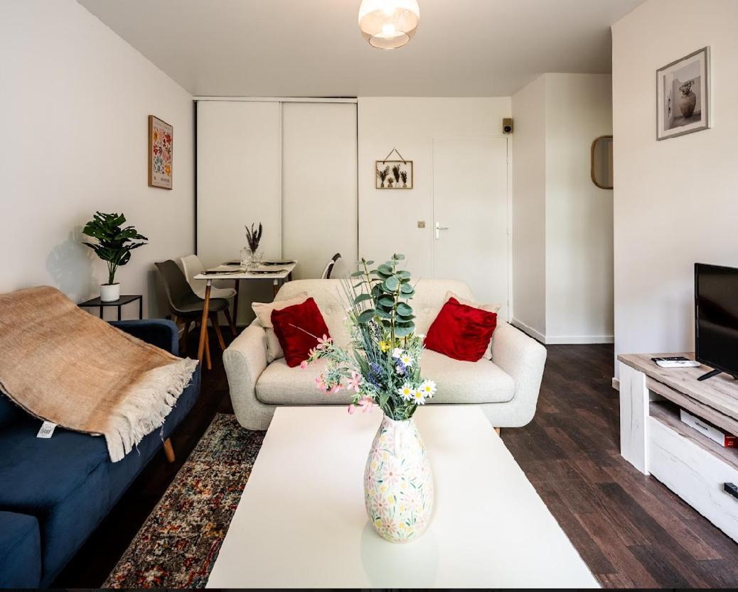 Ferienwohnung Le Havre De Paix A Suresnes Exterior foto