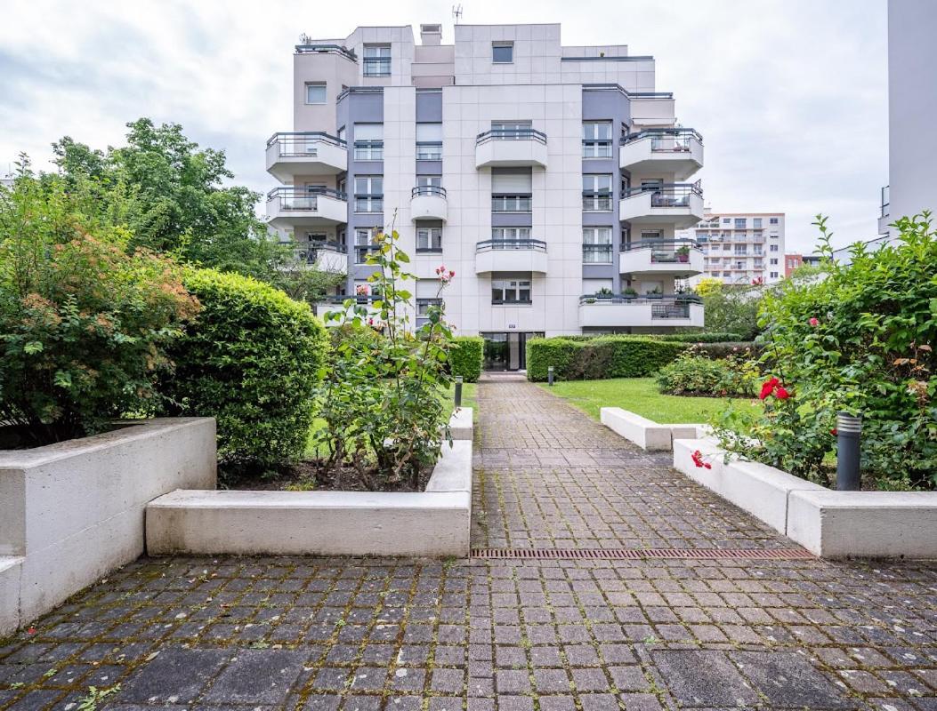 Ferienwohnung Le Havre De Paix A Suresnes Exterior foto